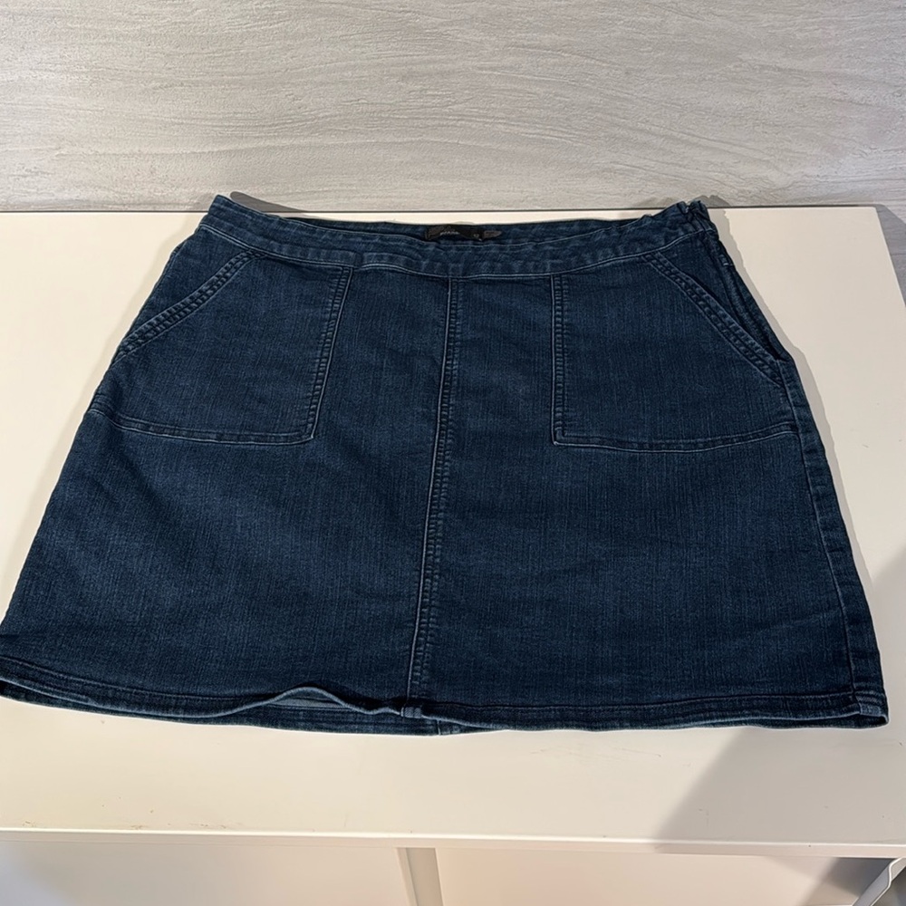 Prana stretchy denim skirt with a side zip size 12